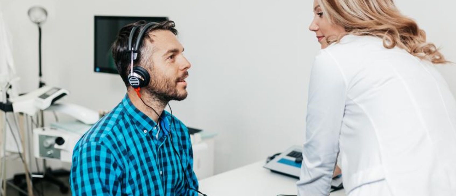 Ear Machine vs Hearing Aid – Understand the difference with expert tips from Aanvii Hearing Ear Machine vs Hearing Aid - Key Differences Explained | Aanvii Hearing